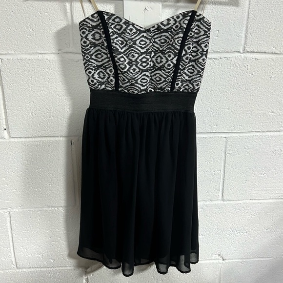 Three Pink Hearts Black|White Strapless Knee Length Cocktail Dress Size Small - Picture 1 of 3